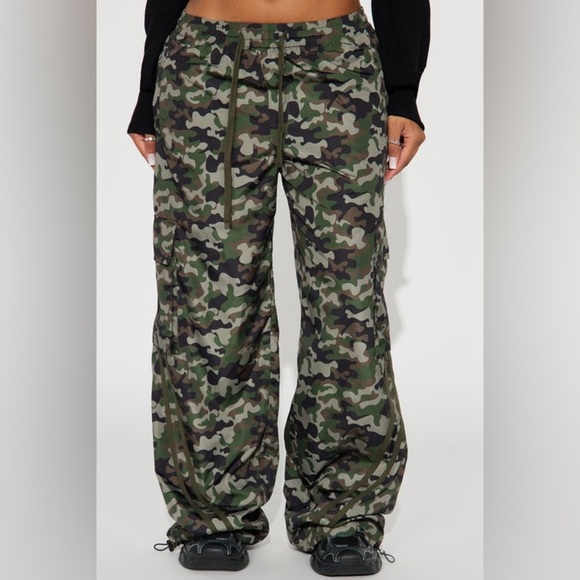 🆕 FASHION NOVA Obey The Rules Camo Windbreaker Jogger - Olive/combo medium nwt - Picture 2 of 5